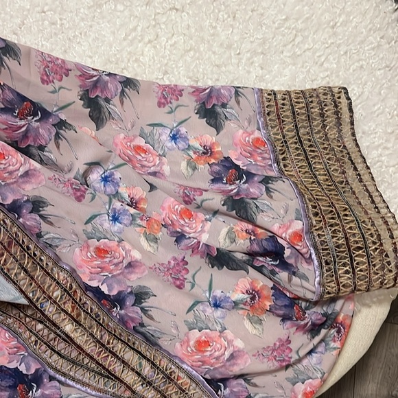 Lamperos Atelier Floral Kimono with Gold Details - Picture 3 of 4